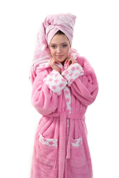 穿着粉红色晨衣的少年图片下载