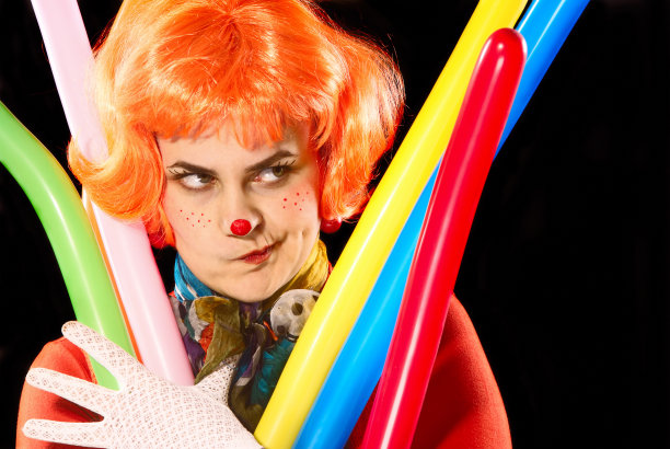 与气球小丑。图片下载