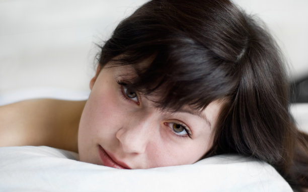 年轻的女人图片下载