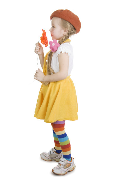 时尚的小女孩和花。图片下载