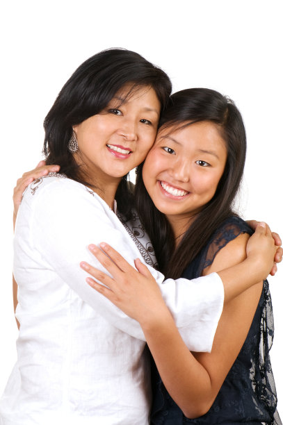 母亲和女儿拥抱肖像图片下载