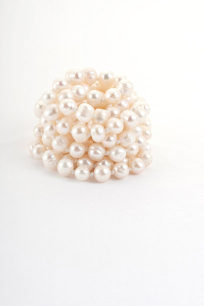卷起珍珠项链图片下载