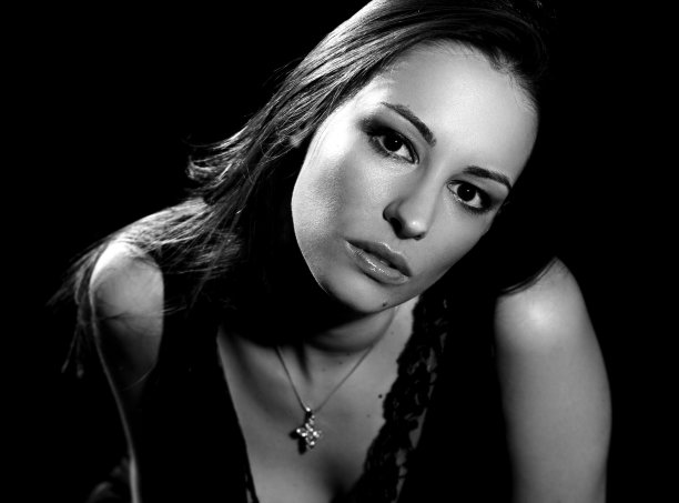 美丽的年轻女子图片下载