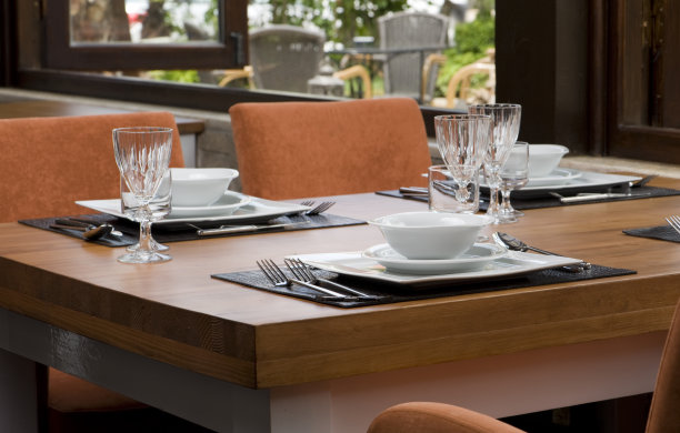 餐厅的桌子图片下载