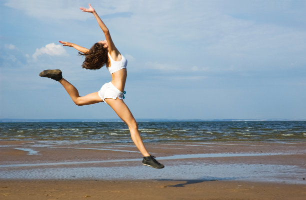 飞翔的女孩图片下载