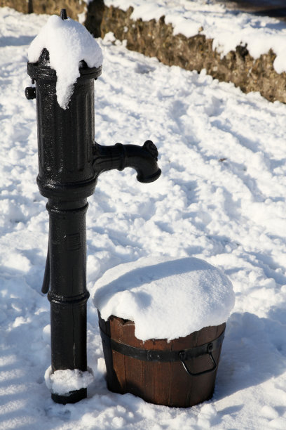 村里的泵图片下载