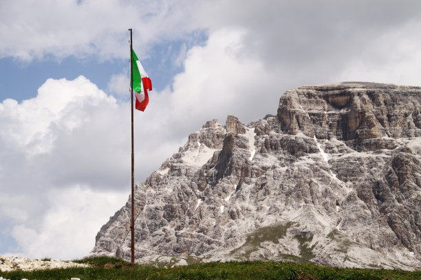 意大利道罗麦特炸药图片下载