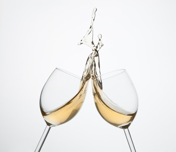 白葡萄酒飞溅图片下载