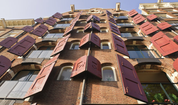 阿姆斯特丹典型的房子在蓝色的晴天图片下载