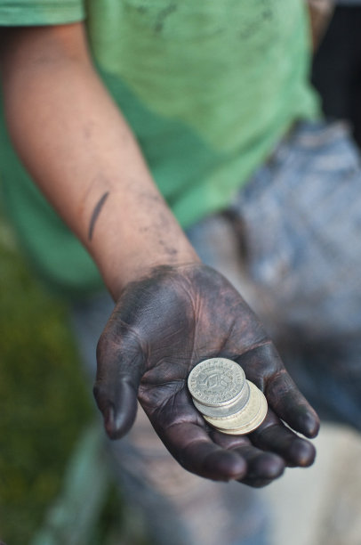 绝望的孩子图片下载