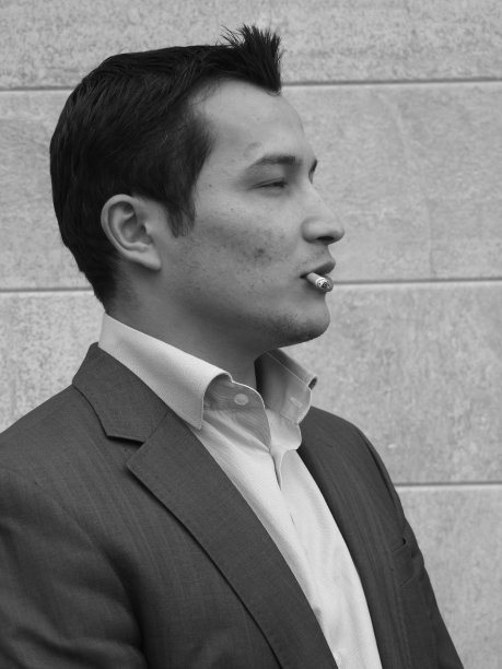 吸烟的男孩图片下载