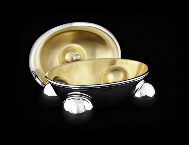 Bonbonniere由银和金制成图片下载