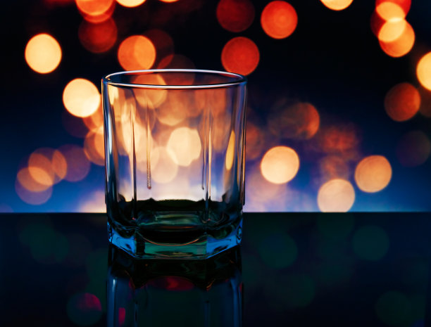 威士忌玻璃图片下载