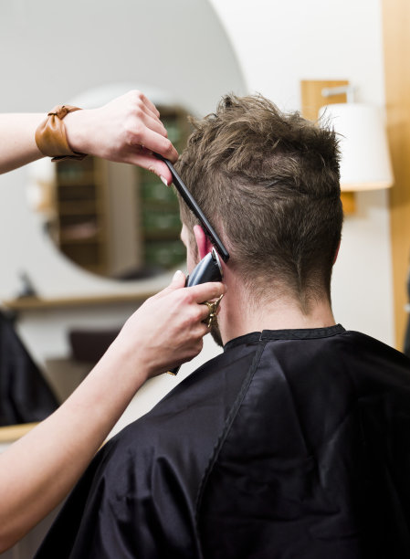 发廊里的男人素材图片