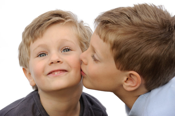 男孩吻图片下载