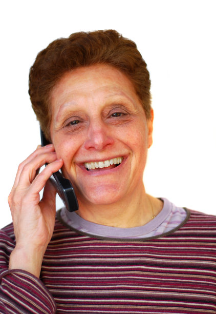 一位资深女性打来电话图片下载