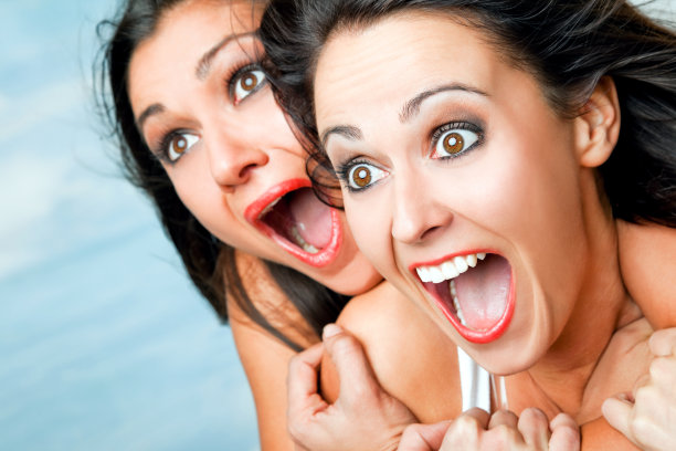 女孩尖叫图片下载