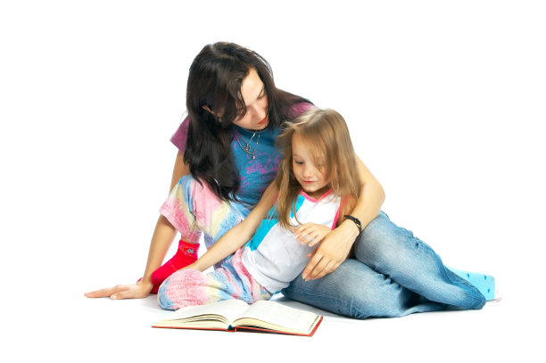 妈妈和女儿在看书图片下载