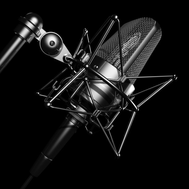 黑色背景的黑色专业麦克风图片下载