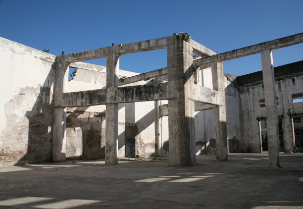 古巴圣地亚哥的工业废墟图片下载