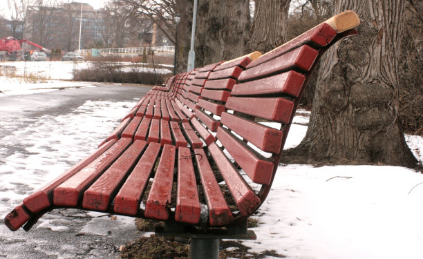 板凳和雪图片下载