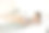 年轻女子在浴缸里图片下载