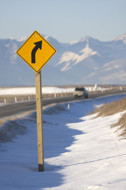 通往落基山脉的弯道图片下载