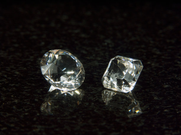 在上雕琢平面的石头图片下载