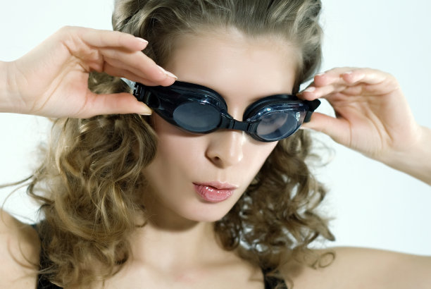 运动女性的肖像。图片下载