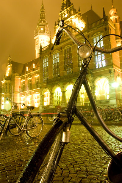 夜晚的城市，自行车图片下载