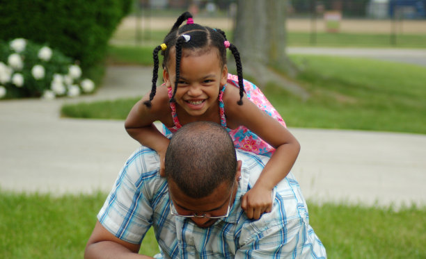 爬上爸爸图片下载