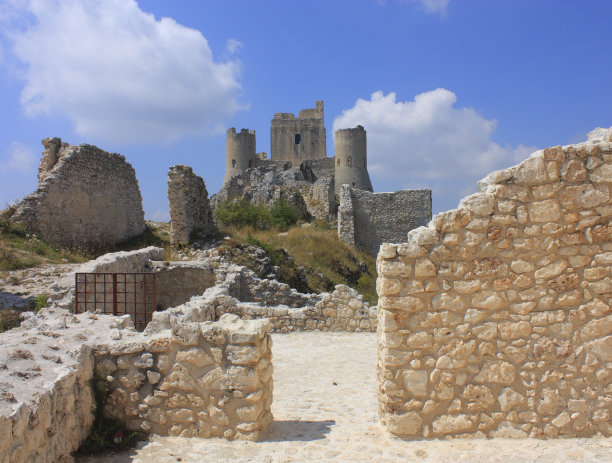 岩石Calascio图片下载