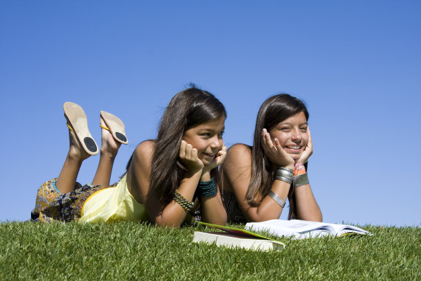 快乐的女孩图片下载