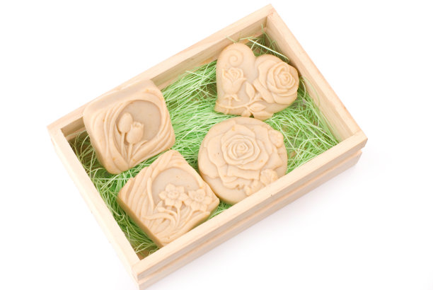 手工肥皂装在木箱作为礼物图片下载