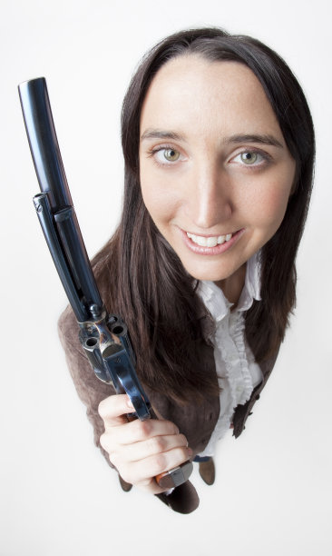 鱼眼照片的女牛仔与大左轮手枪图片下载