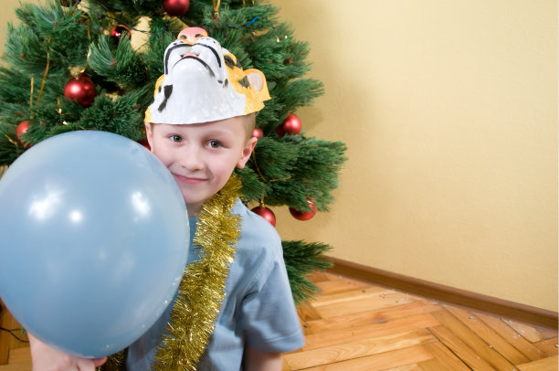 戴面具的男孩图片下载