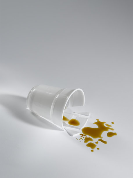 破碎的咖啡杯图片下载