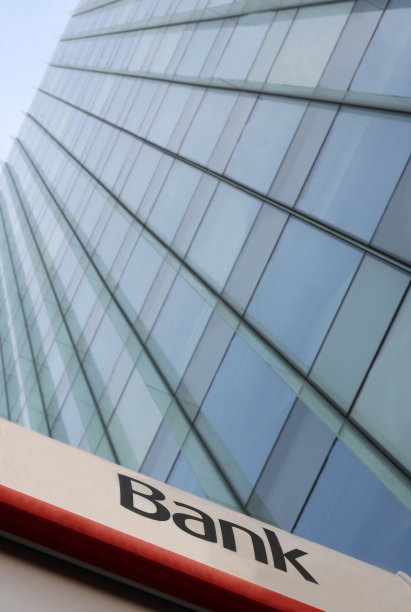 抬头看银行大楼的照片图片下载
