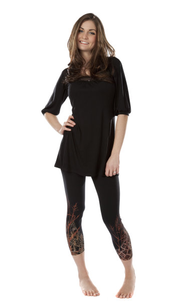 《白衣上的漂亮女人图片下载