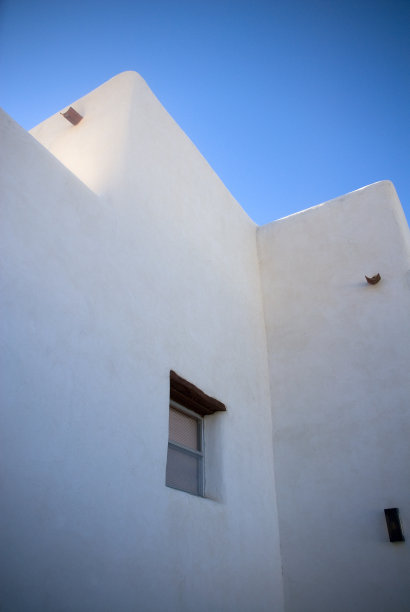 白色灰泥土坯西南风格的建筑图片下载