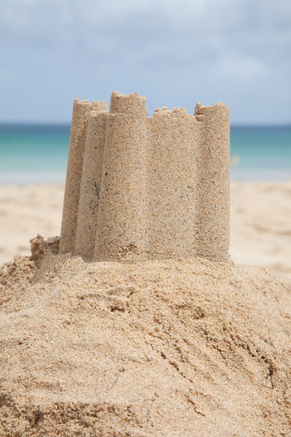 海滩上的传统沙堡图片下载