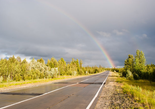 彩虹在高速公路图片下载