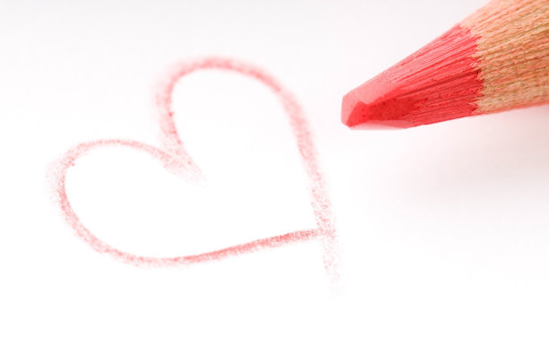 用铅笔在白纸上写字。心图片下载