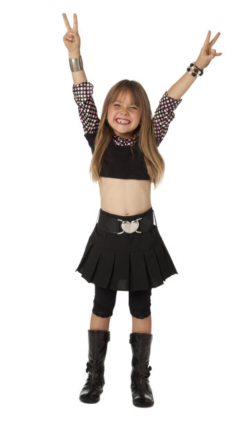 穿着白色衣服的时尚小女孩图片下载