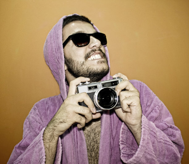 微笑的摄影师图片下载