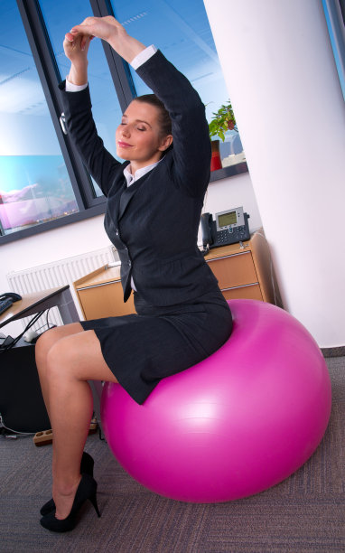 双语新闻:女性在职时间延长图片下载