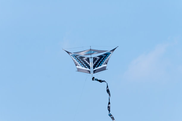 风筝在天上飞图片下载