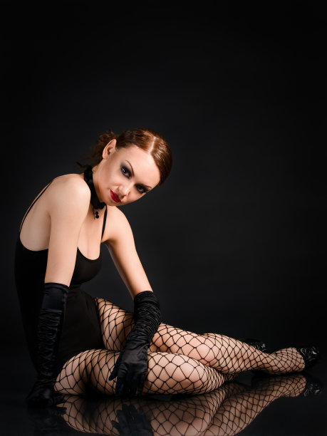 美丽歌舞表演的舞者图片下载