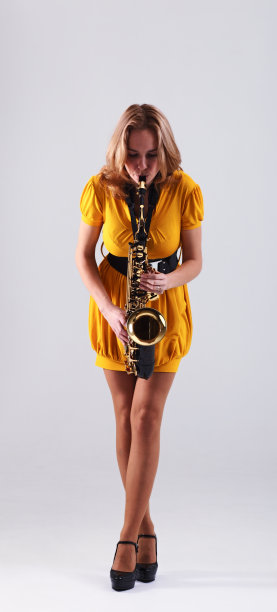 萨克斯的女人。图片下载