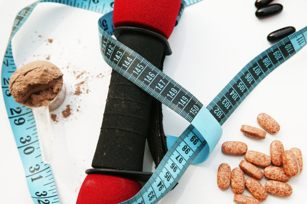 食物供应商和重量在白色孤立的背景图片下载